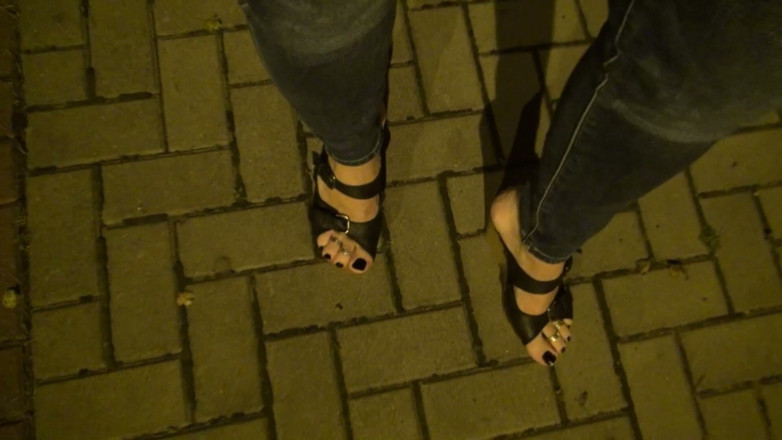Heelex: Je tente d’y participer avec mes pieds dans des coin...