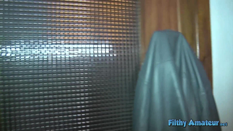 Filthy Amateur: Scopata hardcore con la macchina del sesso, ebano e puttana...
