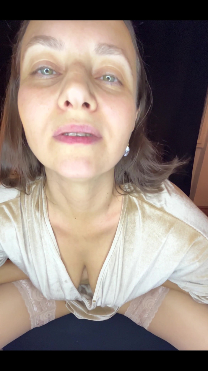 Crypto Mommy: Eu preciso que você chupa meus dedos em meias! Se...