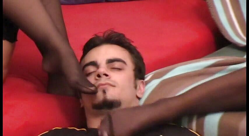 Foot Girls: Voeten in nylon ruiken