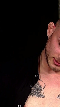 Rumänisches molliges mädchen mit großen natürlichen titten im interracial MMF-dreier