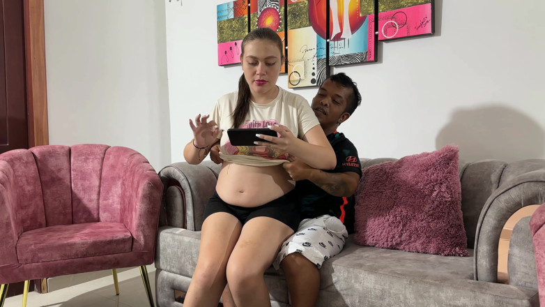 Julianaburning: 我的继兄弟变得非常饥渴并操我的阴户