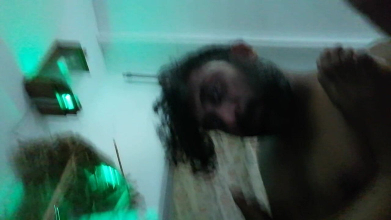 Tina Baby: Usando o enteado como um brinquedo