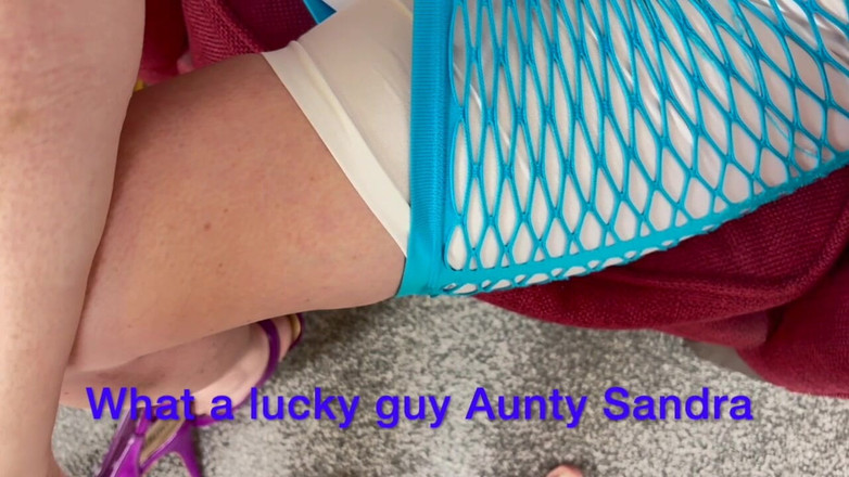 Aunty Sandra vintage girdle queen: Vgq22 Makcik Sandra Membenarkan Kawan Berseronok