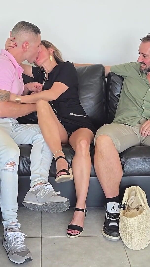Video Porno One: Essa Mesma Cougar Se Coloca Na Frente Do Marido E...
