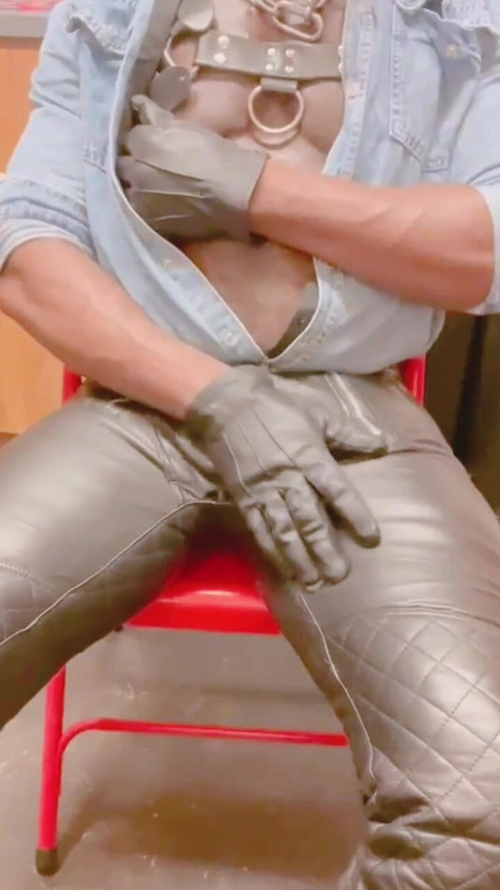 Black mature kinky muscle: Titplay solo ayah tiri berotot berotot