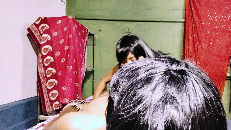 Ayesha_MirzaXPro: Dzisiaj moja puszczalska nepalska Bhabhi przeleciała mnie w pełni