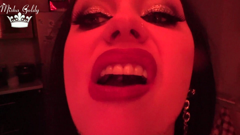 Goddess Misha Goldy: Yılan akıyor!