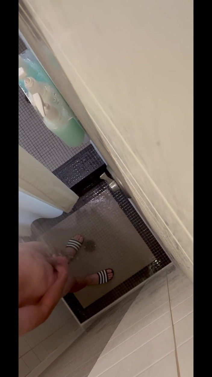 Chase Dixon Butz: Showoff Sous La Douche À La Salle De Sport
