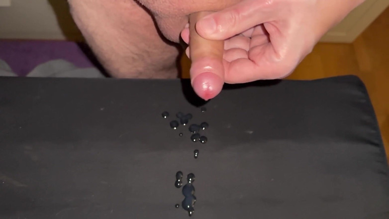 Wichskumpel: Tam taşaklarım vardı ve küçük sünneti yarağımı boşalana kadar mastürbasyon...