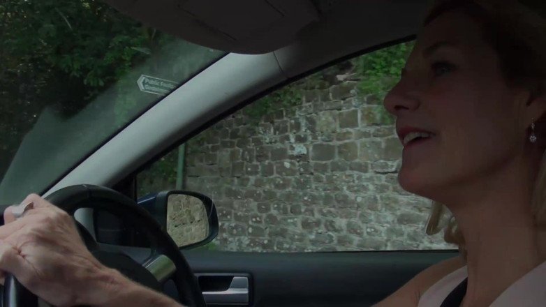 Dirty Doctors Clips: Uma caminhada na floresta e brincadeira nua