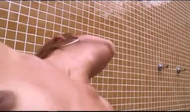 Chicks with Dix: Küçük memeli esmer kız göt deliğini parçalıyor