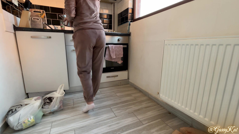 GassyKat: My Stinky Farts Own the House! Fart Tease