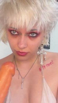 Lippenstift küsse und blowjob rote schwarze lippen tief in den hals schlampig