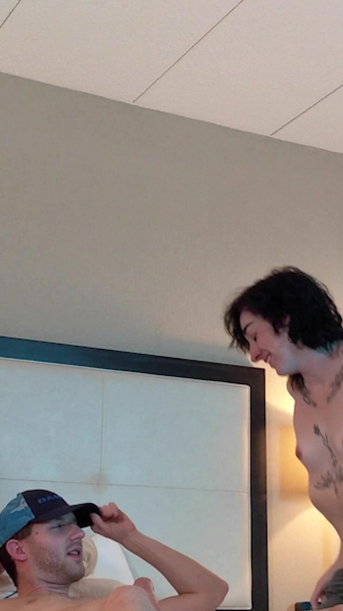 Hot Jake Grand: Super sexy Petite Tatted Teen sání ptáka - kompilace 1