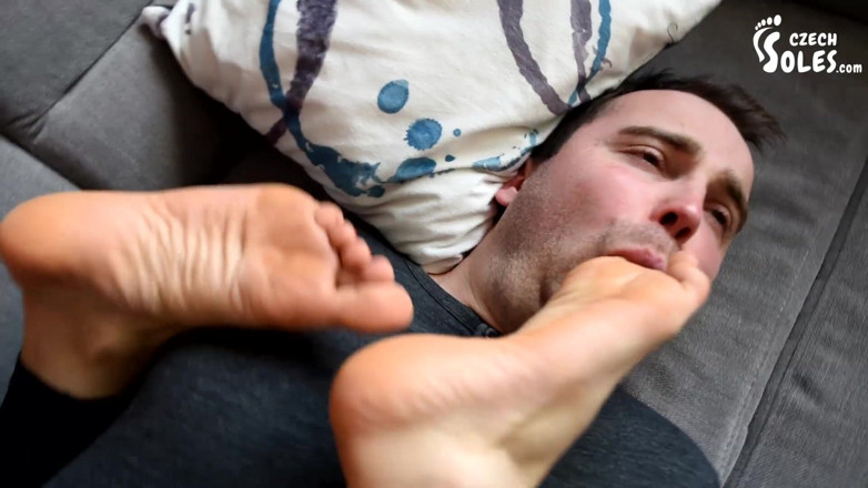 Czech Soles - foot fetish content: 엘리즈카의 발 숭배와 홈 복종