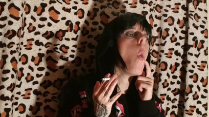 Beth Kinky: Smoking because I'm boring - Beth Kinky