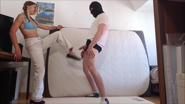 GermanBallsBusted: Chutes duros dela nas bolas