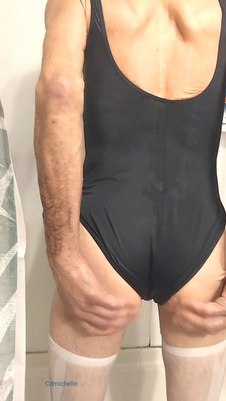 Cd Michelle lingerie: Travmichelle indossa un costume da bagno sexy verde desiderando che...