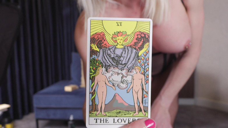 Katie Fox: Pembaca Kad Tarot Meramalkan Seks Dubur