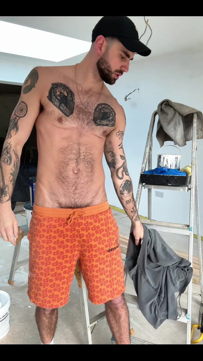 Eli Thorne: Brudny mały napalony hunk wanking w pracy