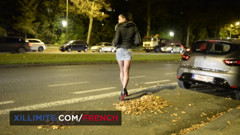 French girls at work: Avsugning i en bil