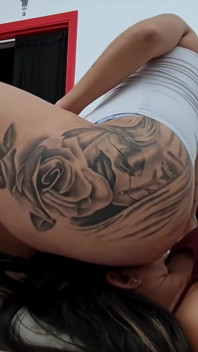 Sentando na cara - sofra sob minha bunda grande doce