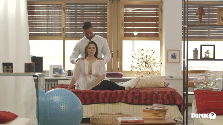 Pinko Club: Valentina Nappi yang hebat dikongkek oleh tuan yoga