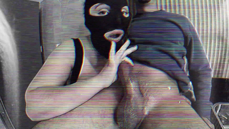 JulieHot33: Robienie loda bitą śmietaną, połykając całego kutasa!