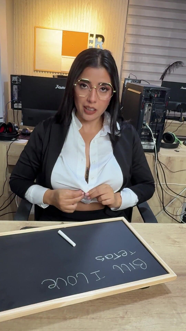 linahenaossx: Professeur POV Devient Vraiment Sexy Et Fait Avec Son Gode...