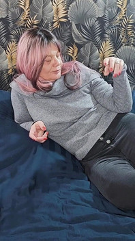 Seksi MILF Bu Dildo Ve Islak Ve açık Vajinasını Titretiyor