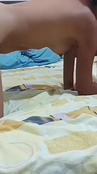 Tôi đụ hàng xóm của tôi trong khi chồng cô ấy làm việc - khiêu dâm bằng tiếng Tây Ban Nha