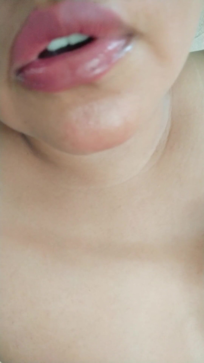 Carla Villalobos: Little lampia阴户想要大鸡巴或黑鸡巴