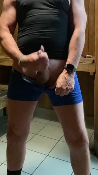 Jockdad87 снова возбуждена в сауне
