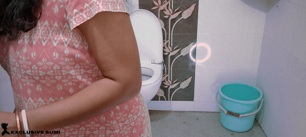 Hot Wife Sumi: Memergoki istriku yang seksi masturbasi di kamar mandi dan disetubuhi...