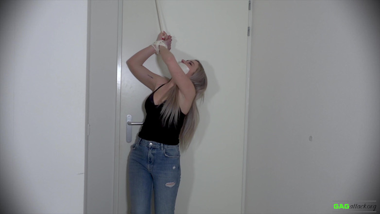 Gag Attack: Aubrey - hogtie personnalisée
