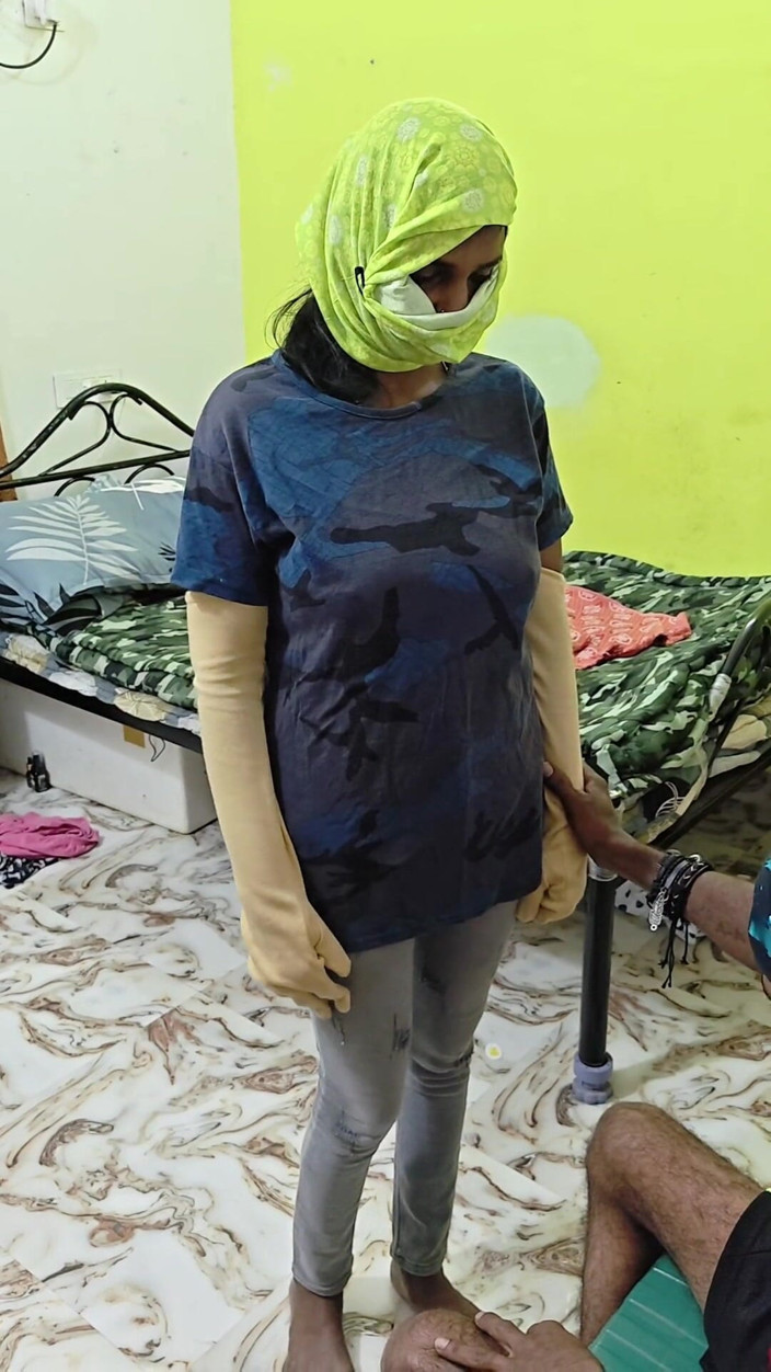 Thesana: philm abhinetri odishan philm nirdeshak abhinetri ka upyog karta hai