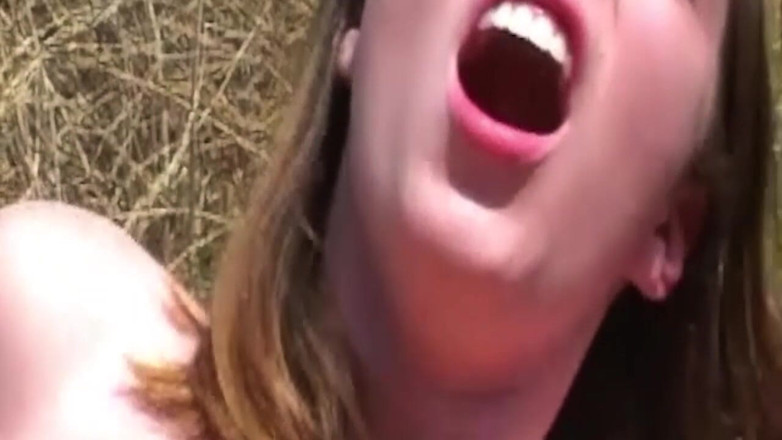Bangora clips: MiLF bionda matura prende il cazzo in profondità nel camion