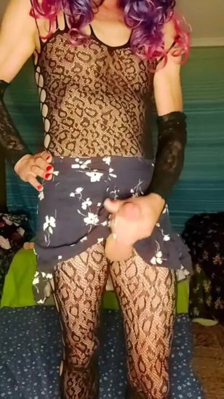 Lizzaali: Boşalma öncesi oynuyor ve tadılıyor