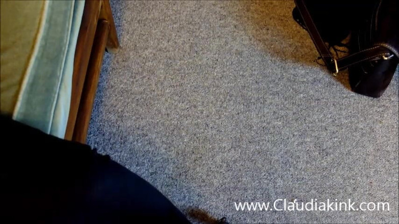 Claudia Kink: Dominantní nevlastní máma dává výprask