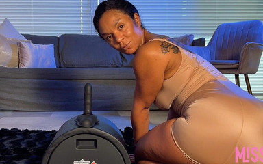 Miss Fluo: Reverzní cowgirl joi šukání