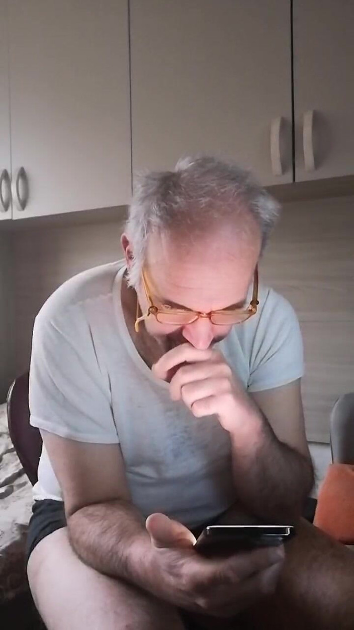 Setesesso7: Ik ruk aan mijn harde pik, pis twee keer in...
