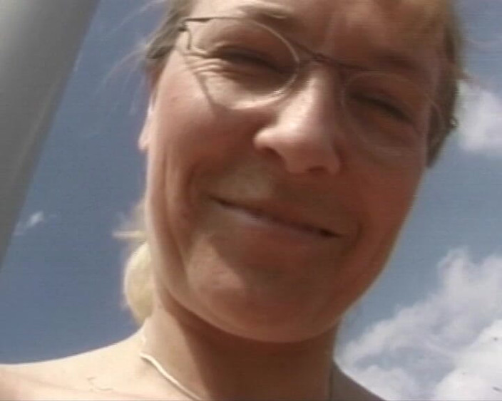 BB Video - Vintage Story: 成熟したブロンドが野原で自慰をする