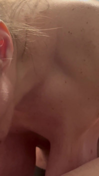 La figlia si rifiuta di succhiare il cazzo del povero marito così lo faccio ed imbavagliata sul suo cazzo e sborro!
