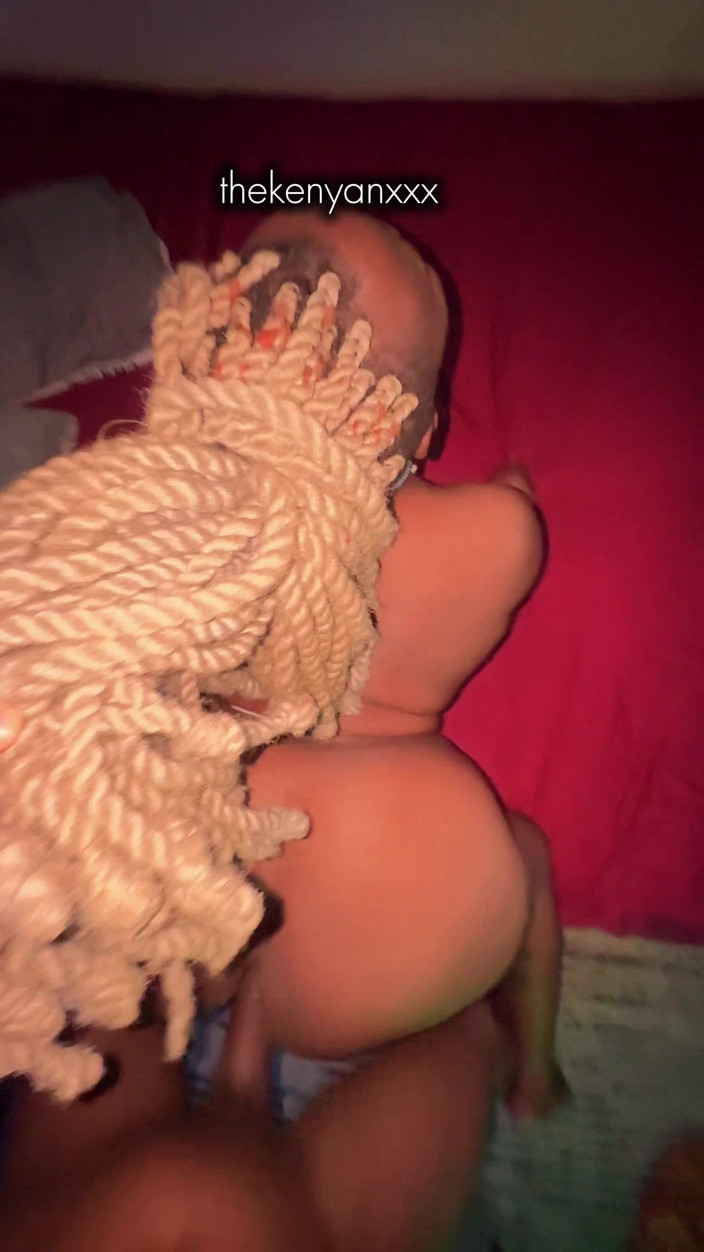 THEKENYANXXX: Ci siamo svegliati nel mezzo della notte Solo scopando