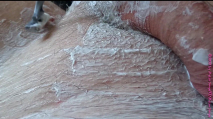 NylonjungeCarmen: BBW slut makes shave attempt 2 ** the razor **