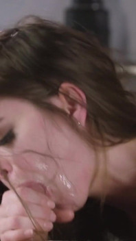 Riley Reid tiene sexo con dos sementales