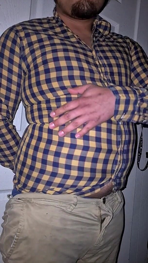 Popping My Button up on My Belly (Nakeyjoss)