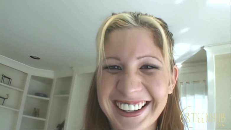 8TeenHub: 8teenhub - Lisa Maries schamlippen hängen an dem schwarzen schwanz, der...