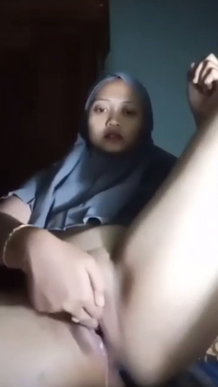 Jilbab69: Hijab masturbatie als echtgenoot de stad uitgaat